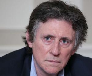 Gabriel Byrne