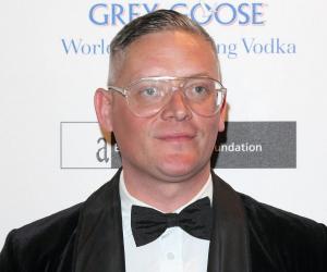 Giles Deacon Biography