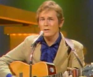 Gordon Lightfoot Biography