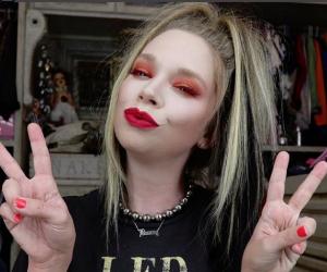 Grav3yardgirl Biography