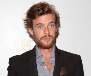 Harry Treadaway Biography