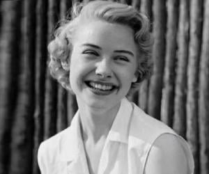 Hope Lange