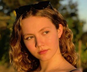 Iris Apatow