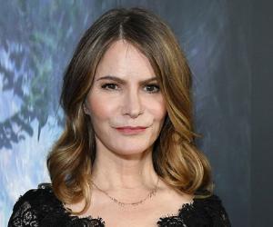 Jennifer Jason Leigh