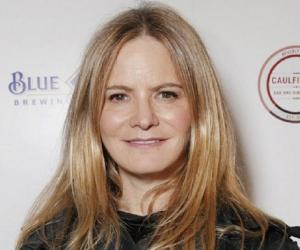 Jennifer Jason Leigh