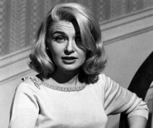 Joanne Woodward Biography