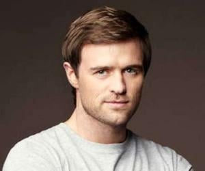 Jonas Armstrong Biography