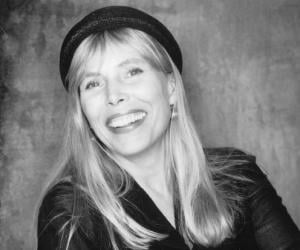 Joni Mitchell Biography