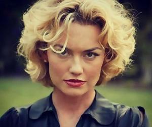 Kelly Carlson