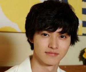 Kento Yamazaki Biography - Facts, Childhood, Family Life of Japanese Actor