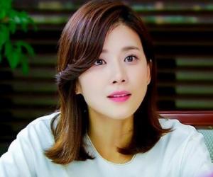 Lee Bo-young Biography