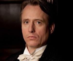 Linus Roache