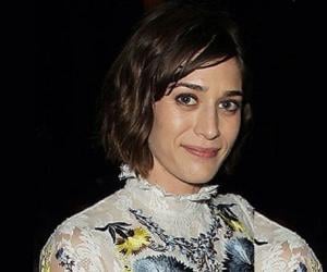 Lizzy Caplan Biography