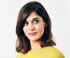 Lizzy Caplan