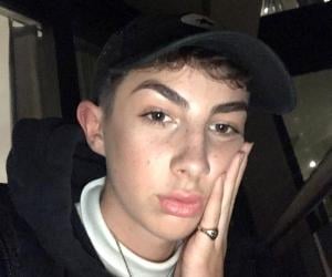 LookingForLewys