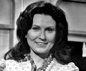 Loretta Lynn Biography