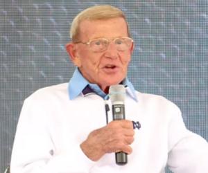 Lou Holtz Biography