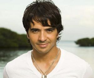 Luis Fonsi Biography