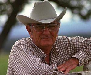 Lyndon B. Johnson Biography - Childhood, Life Achievements ...