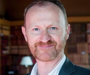 Mark Gatiss Biography