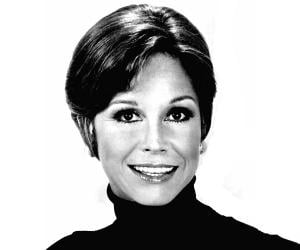 Mary Tyler Moore Biography