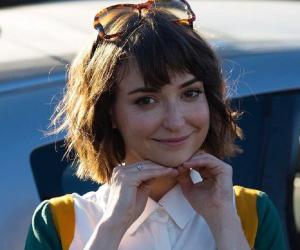 Milana Vayntrub