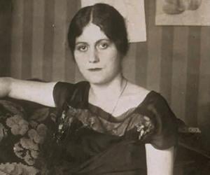 Olga Khokhlova Biography