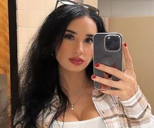 Paris Roxanne