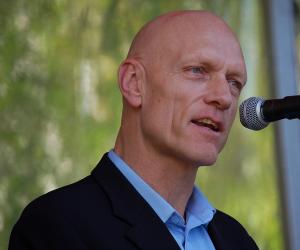 Peter Garrett Biography