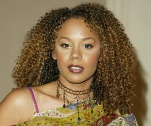 Rachel True