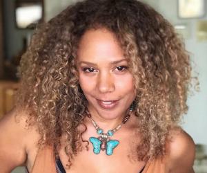 Rachel True