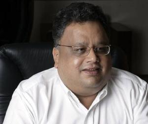 Rakesh Jhunjhun... Biography