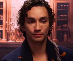 Robert Sheehan