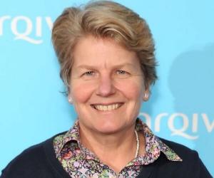 Sandi Toksvig Biography