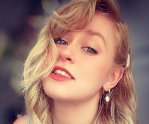 Sarah Wiedenheft