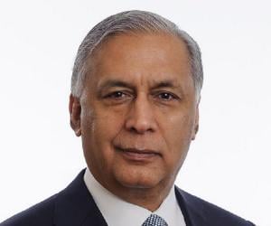 Shaukat Aziz Biography