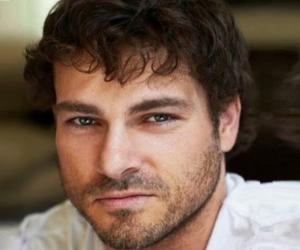 Shawn Roberts