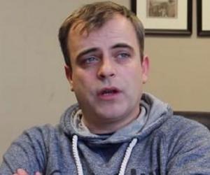 Simon Gregson