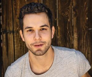 Skylar Astin Biography