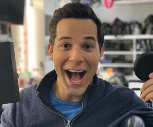 Skylar Astin