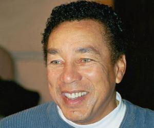 Smokey Robinson Biography