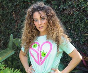 Sofie Dossi Biography