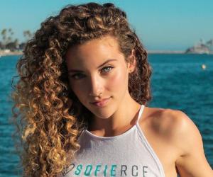 Sofie Dossi