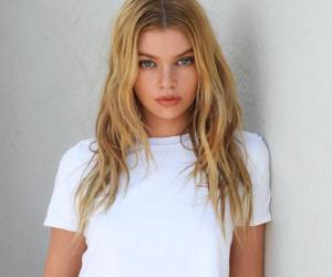 Stella Maxwell