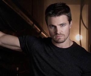 Stephen Amell