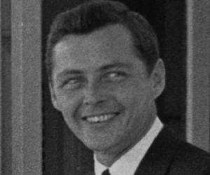 Stephen Edward Smith