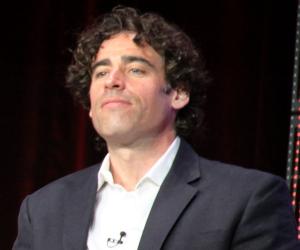 Stephen Mangan