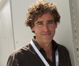 Stephen Mangan