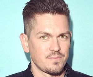 Steve Howey