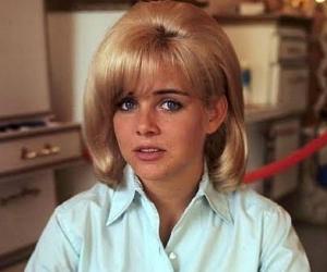 Sue Lyon Biography